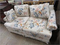 FLORAL LOVESEAT W/ PILLOWS