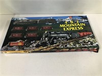 4-8-2 MOUNTAIN EXPRESS HO SCALE ELECTRIC TRAIN SET