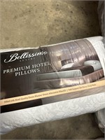 Bellissimo 2 pack pillows Q