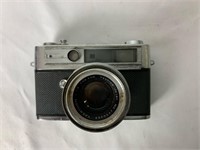 Vintage Yashica Camera  model L II 8010279 w/ Yash