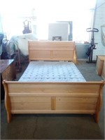 Dynamic Furniture Queen Sized Sleigh Bed Includes