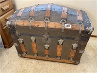 Antique Bowtop Steamer Trunk w/Tray