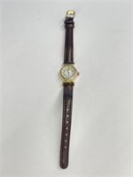 Lady's costume quality wrist watch with a quartz