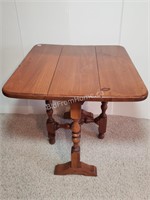 PINE SIDE TABLE WITH GATE LEG DROP LEAF