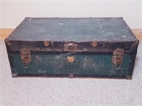 VINTAGE METAL TRUNK