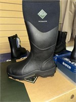 Muck boots size 13
