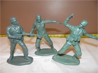 3 ARMY SOLDIERS MEASURES 7'' TALL