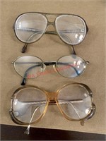 3 Pairs Glasses (hallway)