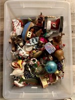 Lidded Tote of Christmas Ornaments (living room)