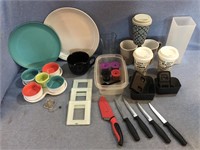 Kitchen Lot That Includes A Lrg Serving Plate &