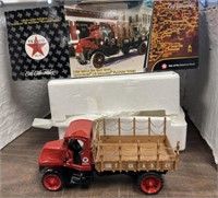 1/32 ERTL 1918 MACK AC BULLDOG TRUCK REPOP /SHIPS