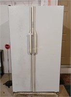 Amana Garage Fridge Works / Needs Cleaned