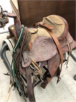 Horse Saddle & Saddle Pad & Leads - Seat Size