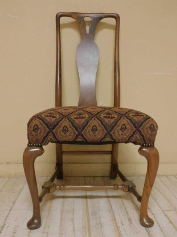 Queen Anne Curved Vase Splat Back Chair.