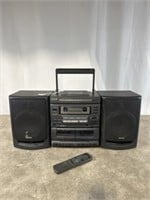 Aiwa stereo with speakers
