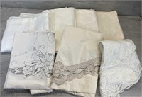ASSORTED VINTAGE TABLE LINENS TABLE CLOTHS