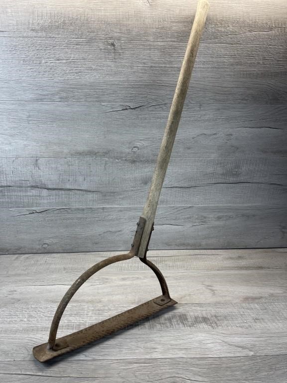 VINTAGE WEED SWING SICKLE W HARDWOOD HANDLE