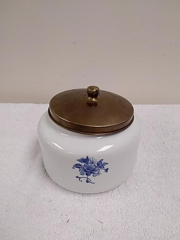 Vintage tobacco container / humidor