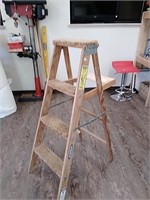 Werner 4 ft wooden ladder