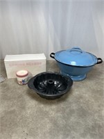 Wilton cake pan, enameled large pan, spring