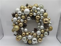 CHRISTMAS ORNAMENT WREATH