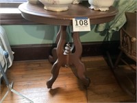 Vintage oval wooden parlor stand