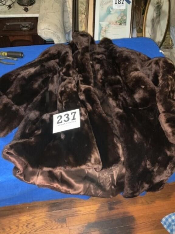 Vintage ladies fur coat sold at Tagermac of