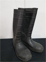 Size 12 Tingley rubber boots