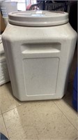 Large pet food container