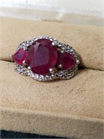 Beautiful size 7 ring w/ red stone