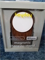 New magnetic charging stand