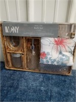 New vcny 17-piece bath set in a basket