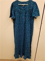 Size 14-16 nightgown