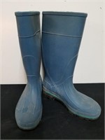 Size 8 rubber boots