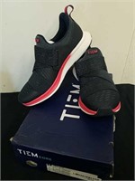 New size 6 Tiem core shoes