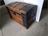 Small VIntage Trunk