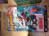 DC Auquaman figure & Comic book set