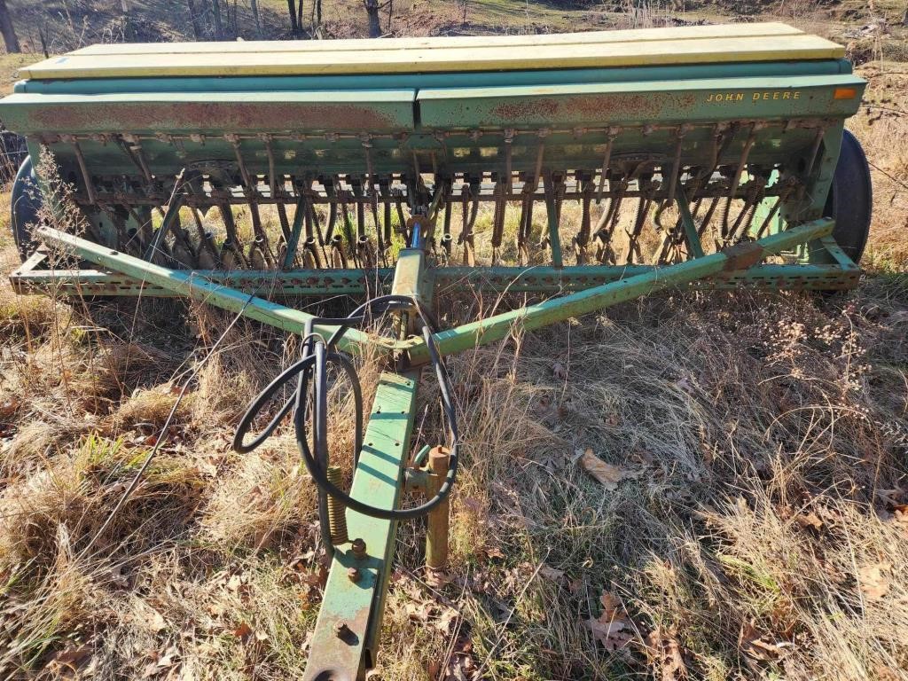 John Deere 8000 series drill, single disc