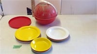 Vintage picnic container w/ plates