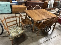 Well Crafted Kitchen Table w/ Chairs.
