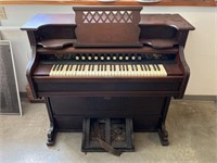 Guelph piano needs repairs - 48 x 23 x 43