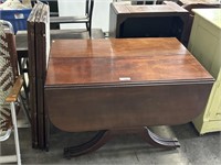 Antique Cherry Table w/ 5 Leaves.