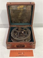 GILBERT & SONS LONDON Compass In Wooden Box