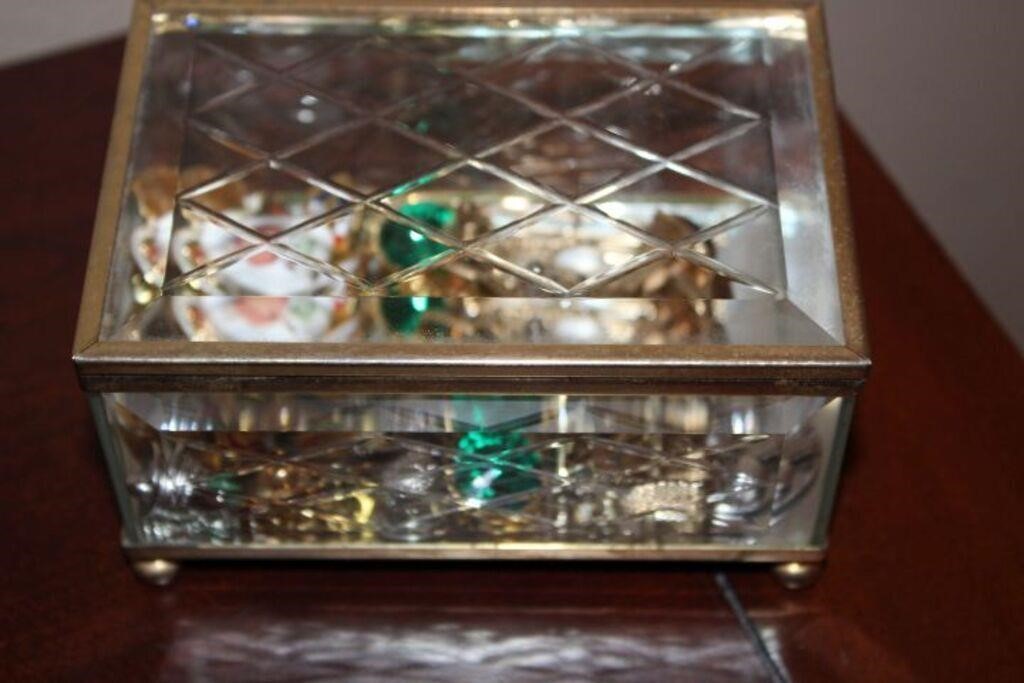 GLASS BOX WITH JEWELRY CONTENTS