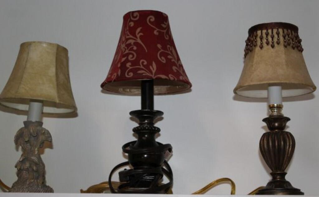 SELECTION OF DRESSER LAMPS