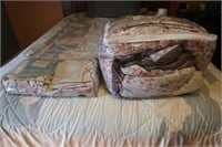 Comforter & Blankets w/Some Smaller Sheet Sets