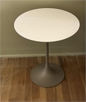 Round Vintage Side/End Table, Laminated White Top