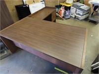 Nice office desk (2)sections.