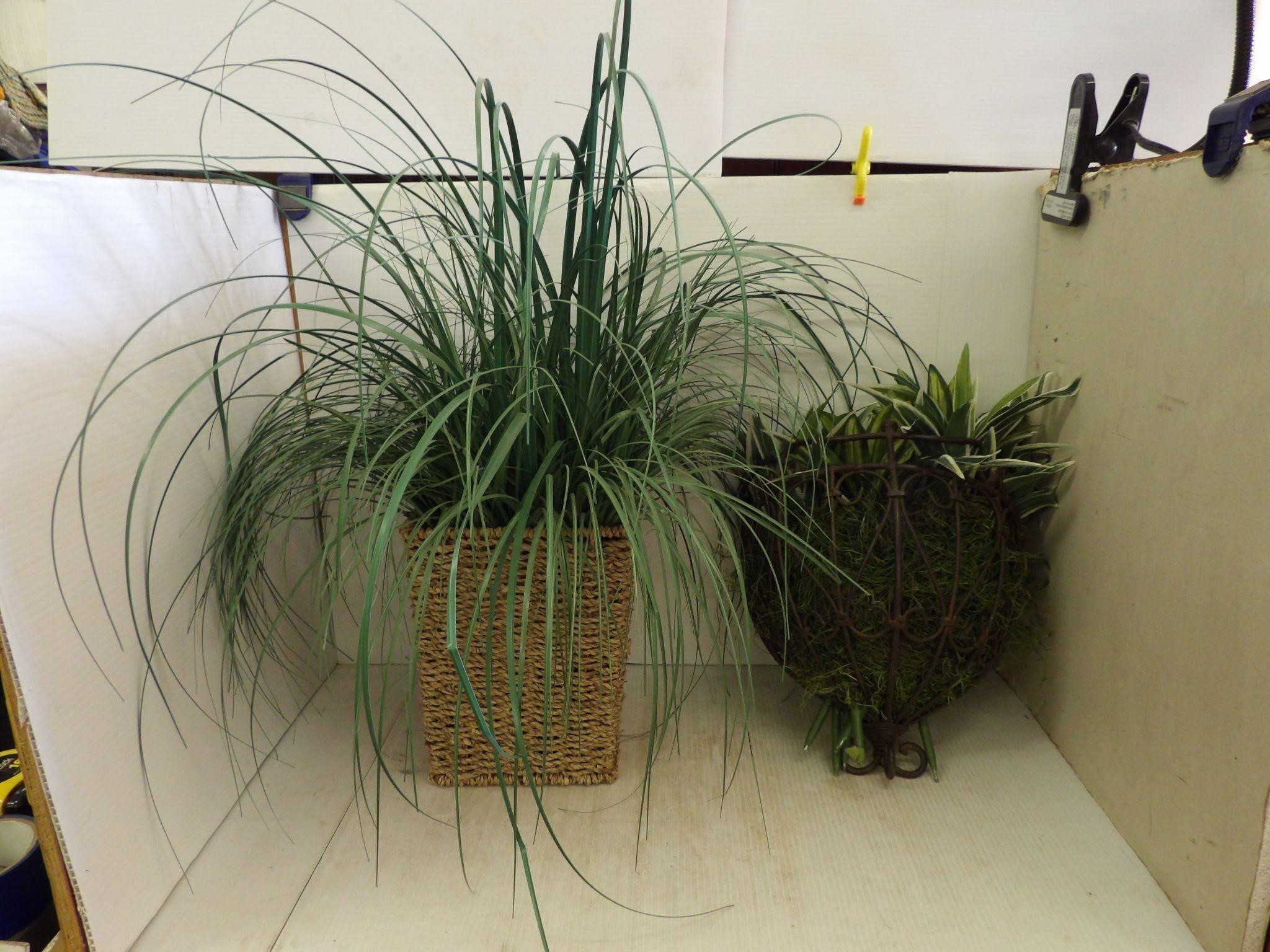 2 Decorative Artificial Plants