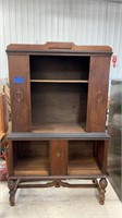 Beautiful wood hutch 43.75”x18”Dx71”H
Has front